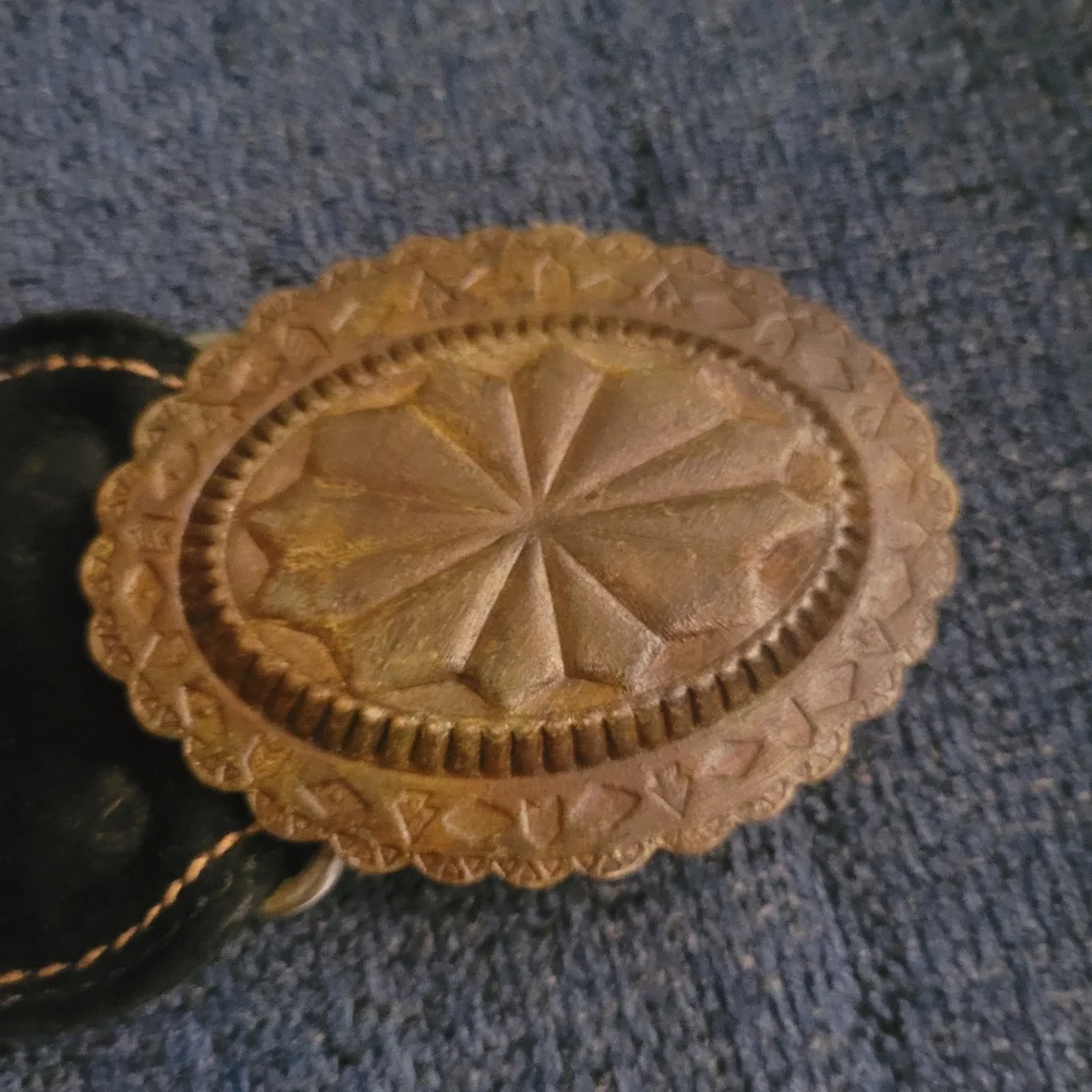 SOUTHWESTERN STYLE CONCHO LEATHER BELT  SZ 34" - Picture 6 of 16